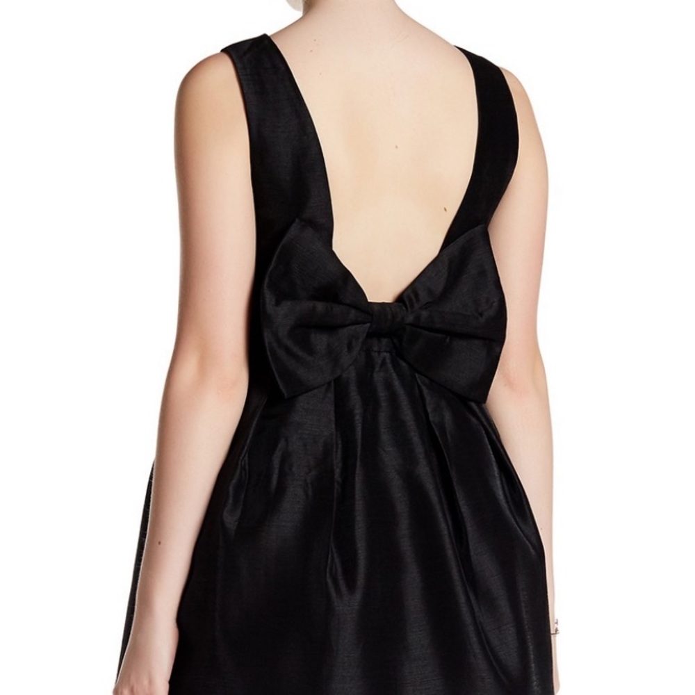 NWT 🖤 Bow back fit & flare dress